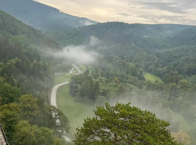 Skigebiete Stuhleck Und Semmering,wandergebiete Schneeberg Und Rax * Neunkirchen