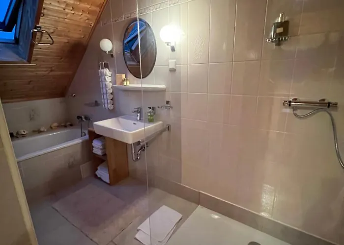 Skigebiete Stuhleck Und Semmering,wandergebiete Schneeberg Und Rax Chalet